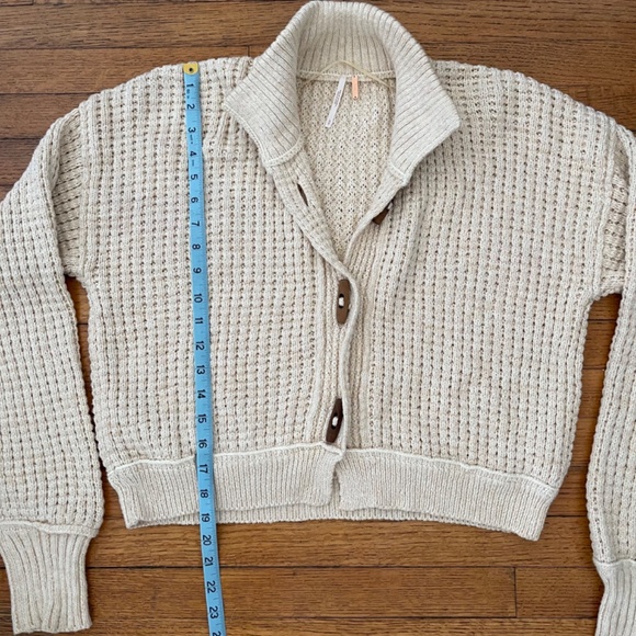 EUC FREE PEOPLE Micah Cardi Sweater Ivory Wooden Toggle Button Women’s Sz Small - Picture 5 of 8